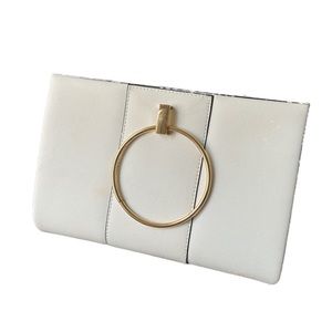 White clutch with chains.